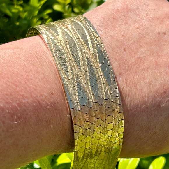 Vintage gold plated bracelet *HP!!*
